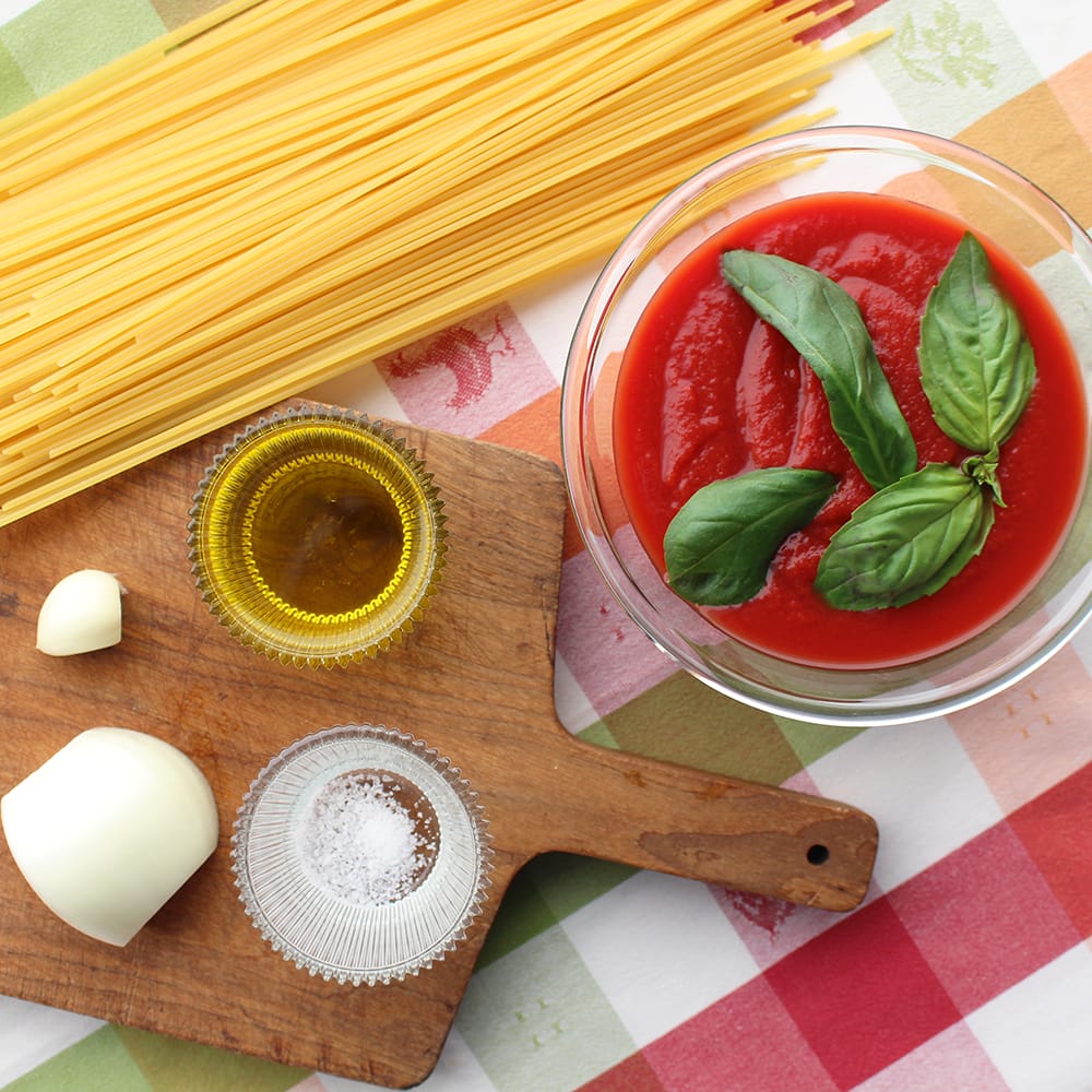 イタリア定番トマトソースパスタレシピの材料