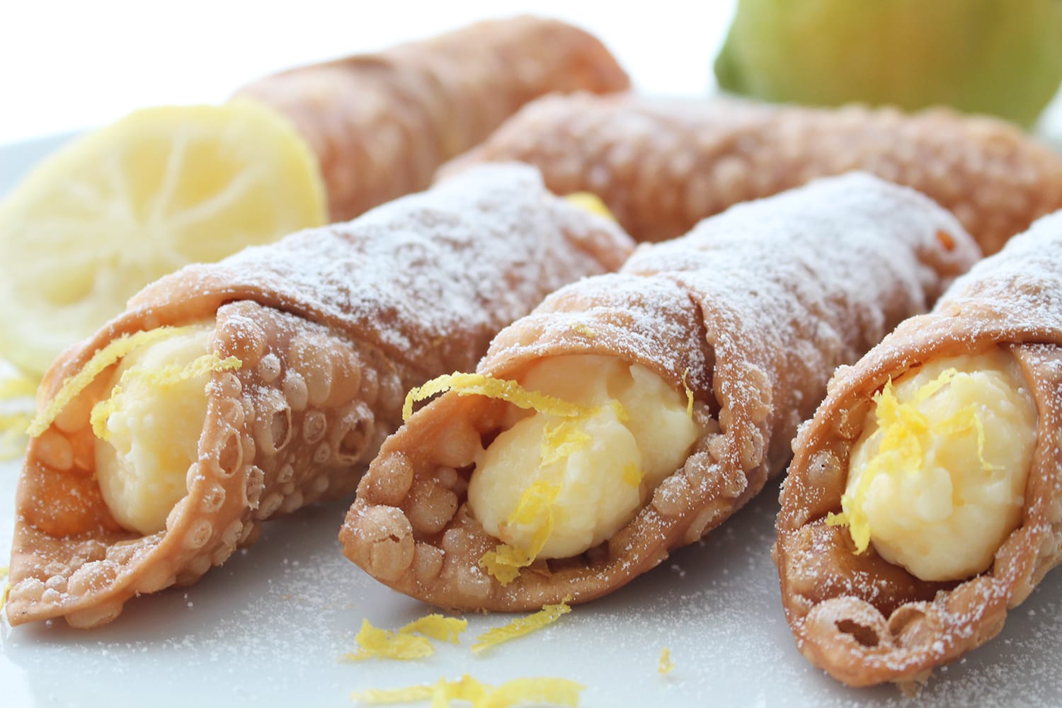 シチリア伝統菓子「カンノーリ」のセミフレッド