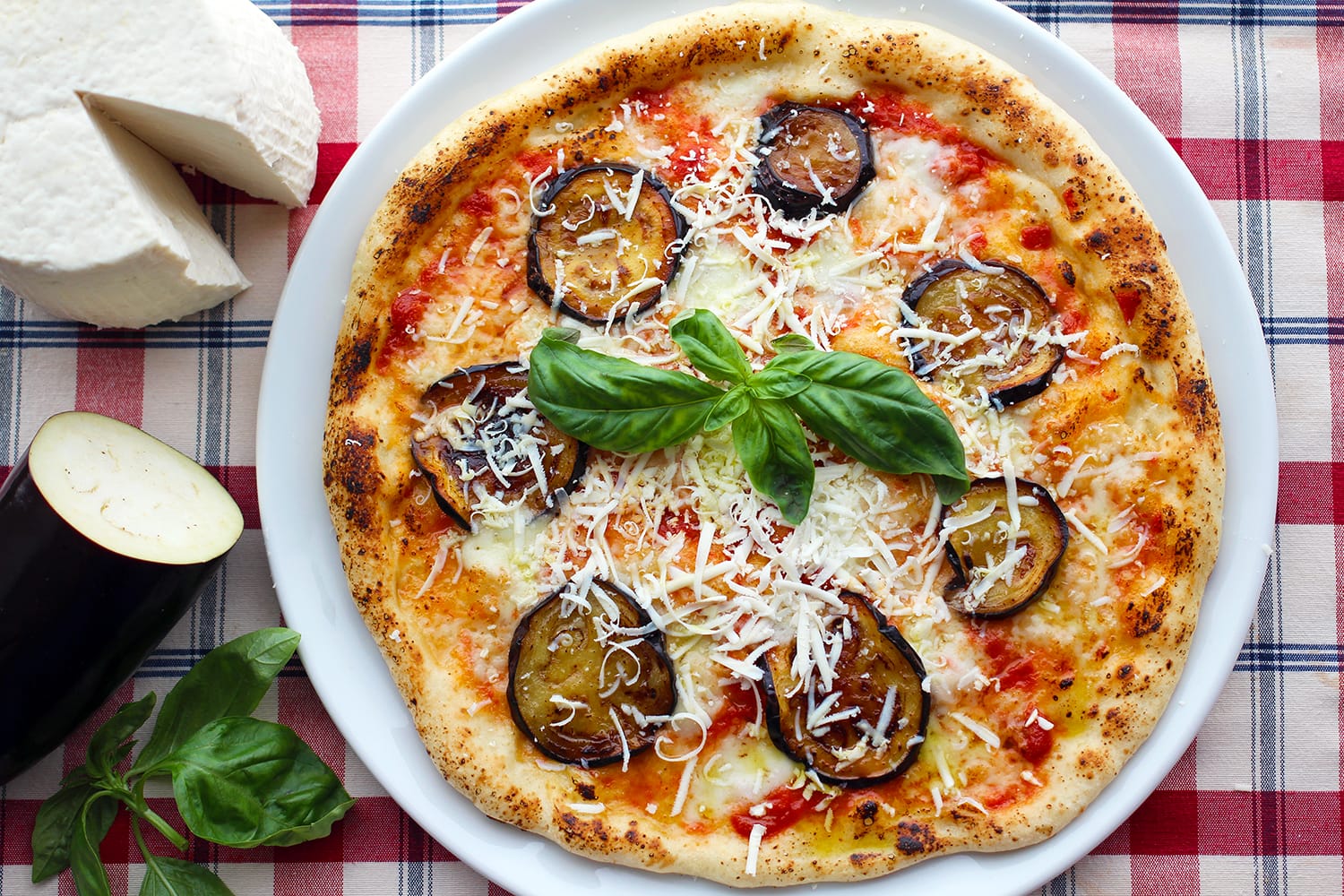 茄子とリコッタ・サラータチーズのノルマ風ピッツァ