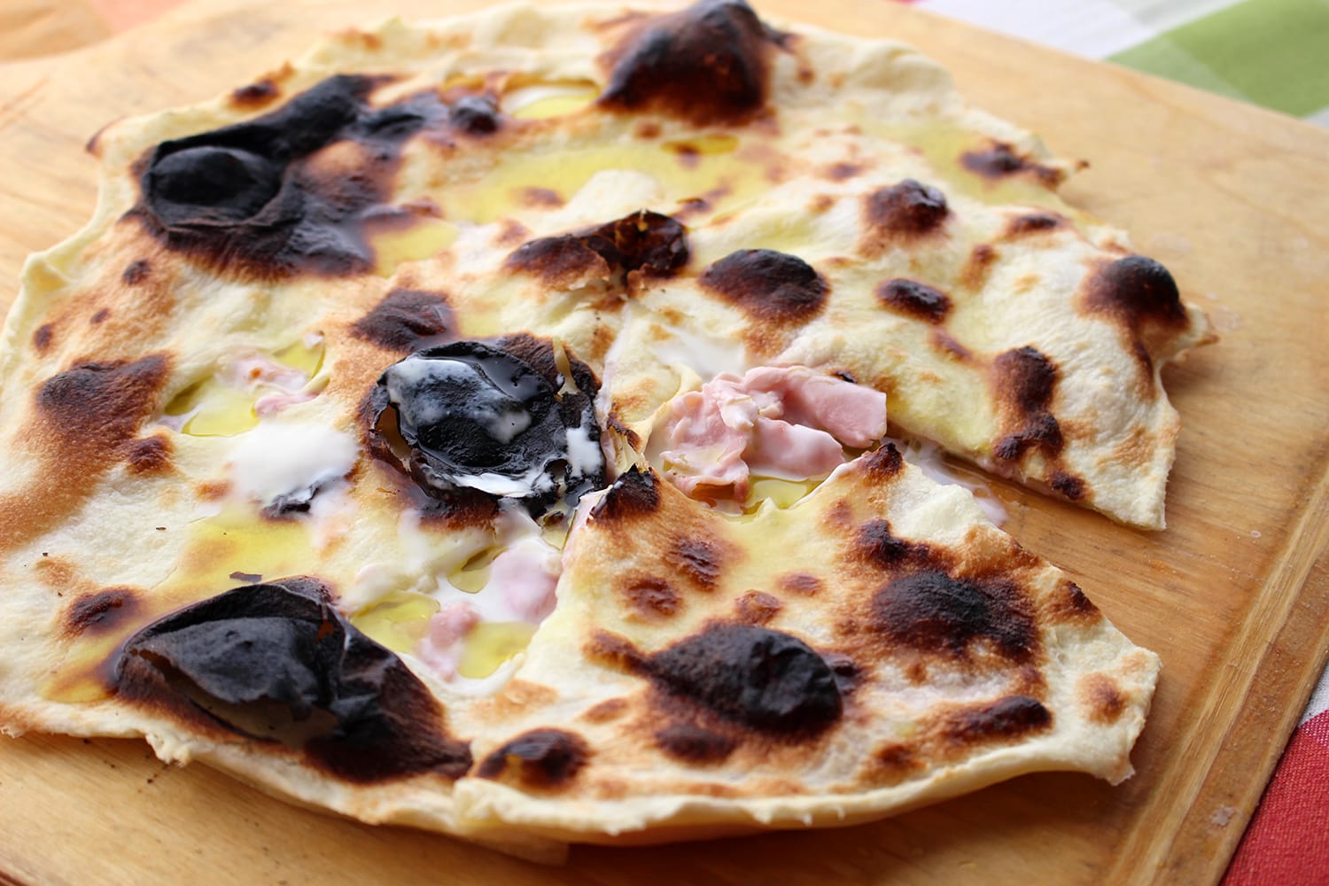 ハムチーズ入り薄焼きクリスピーフォカッチャ