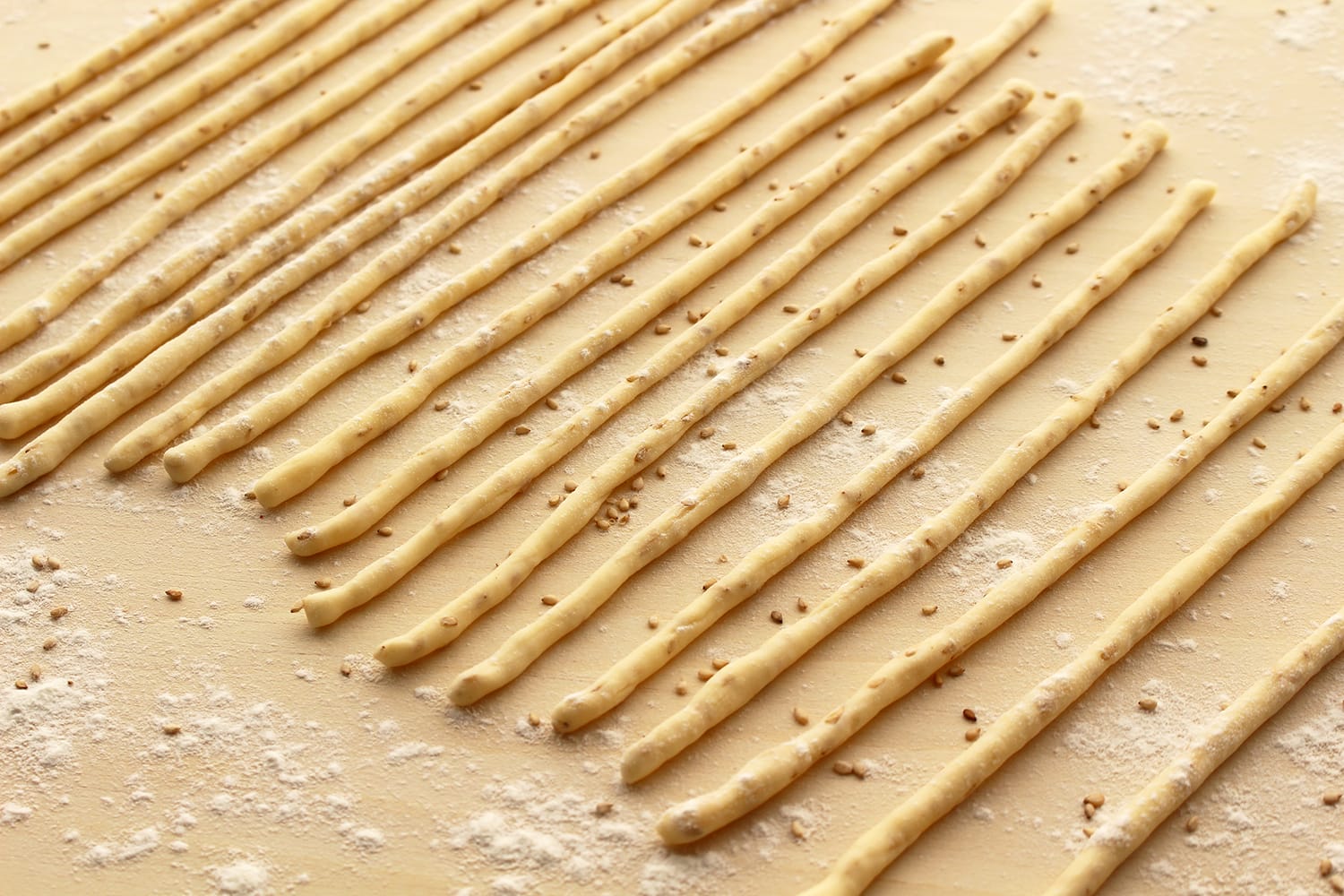 ゴマ入りマルケ州の手打ちパスタ「ピンチネッリ」
